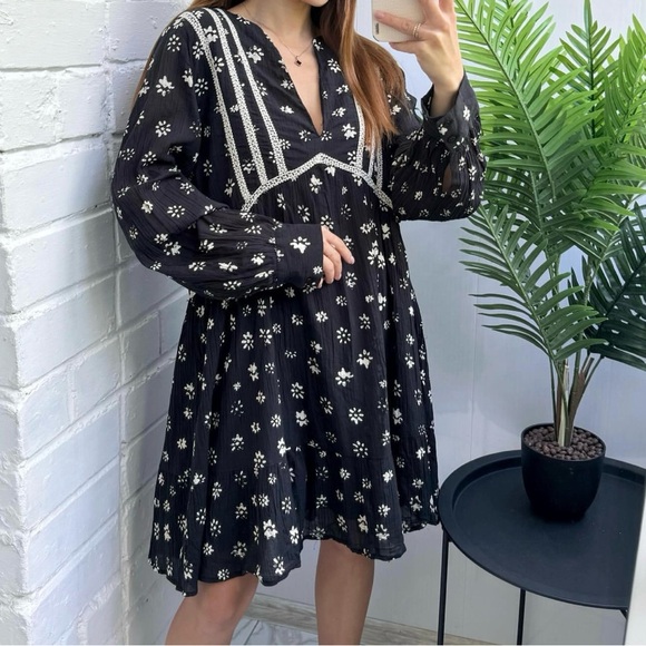 Zara Black and White Floral Boho BabyDoll Dress with Crochet Trim Size M - Picture 1 of 16